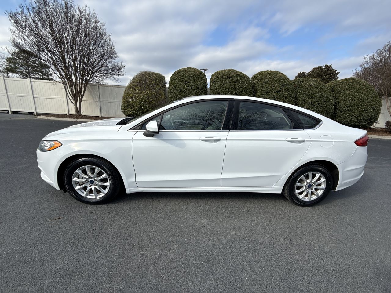 2018 Ford Fusion S's photo