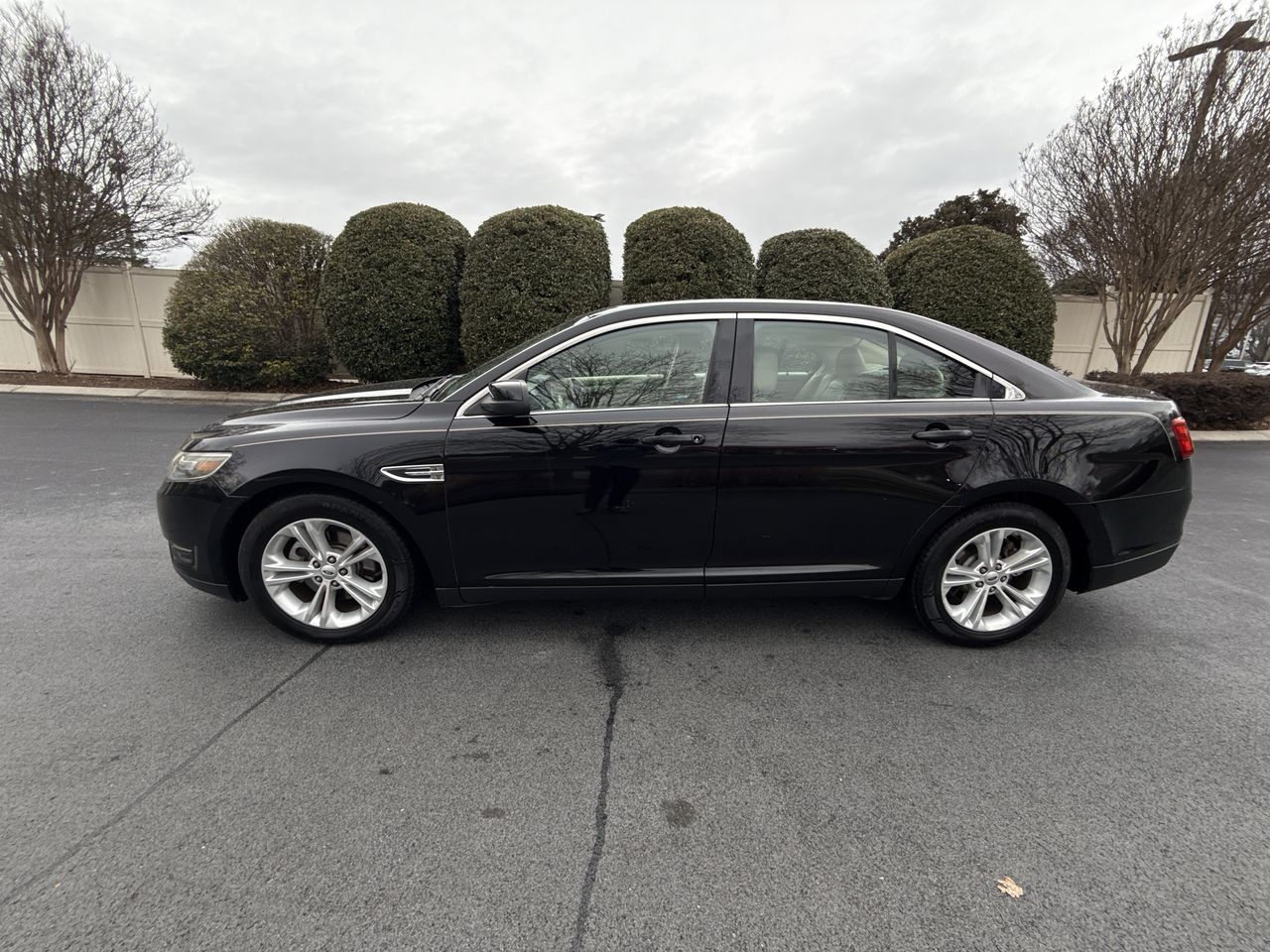 2016 Ford Taurus SEL's photo