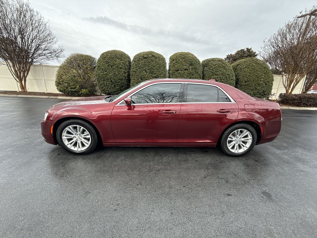 2019 Chrysler 300 Touring's photo