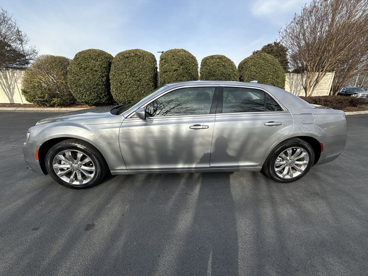 2017 Chrysler 300 Limited's photo