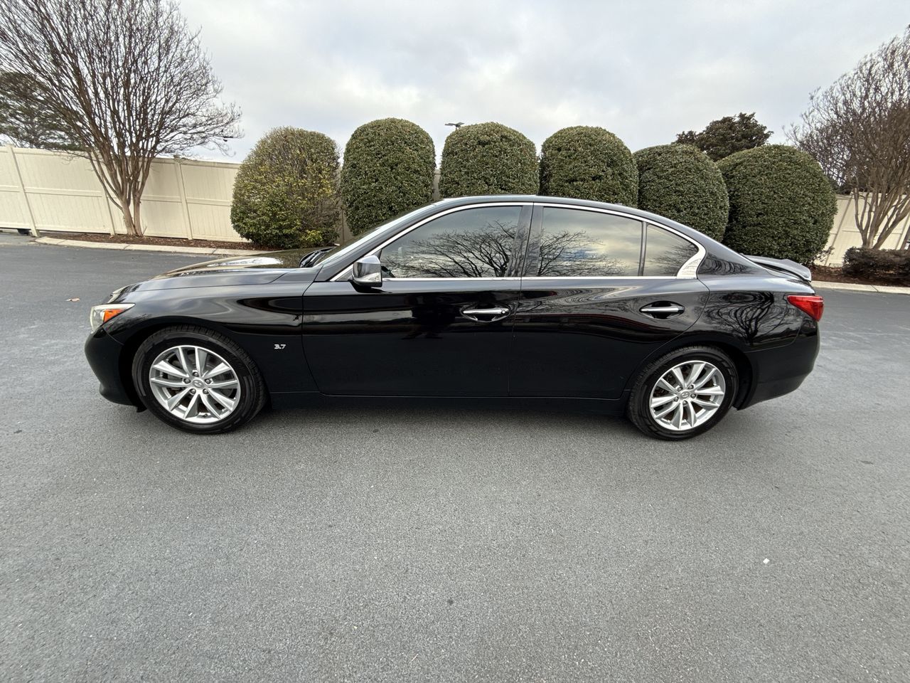 2015 INFINITI Q50 Premium's photo