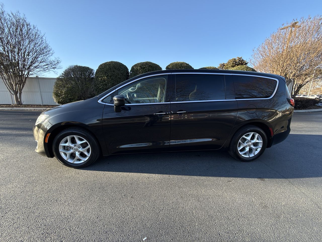 2017 Chrysler Pacifica Touring Plus's photo