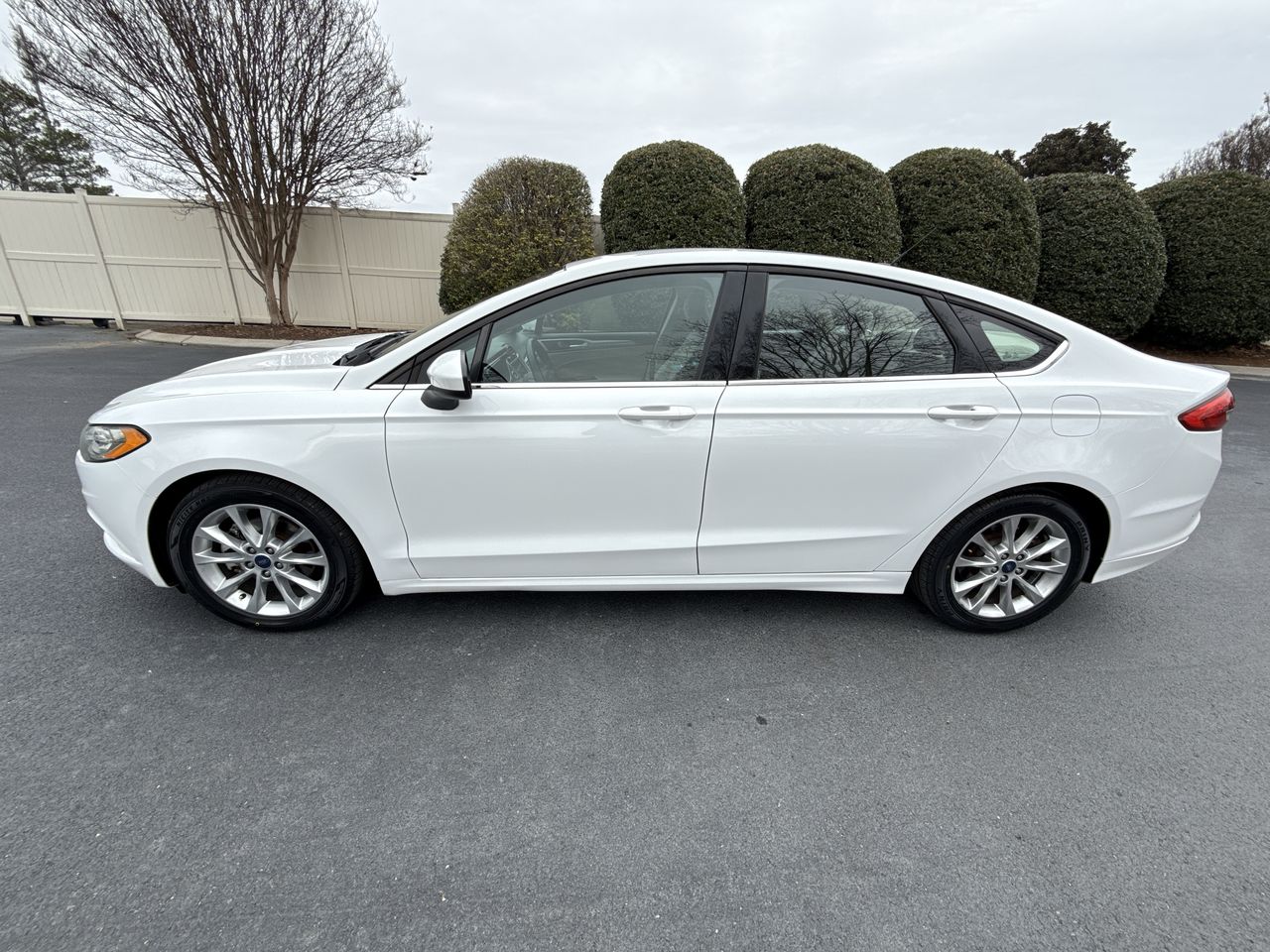 2017 Ford Fusion SE's photo