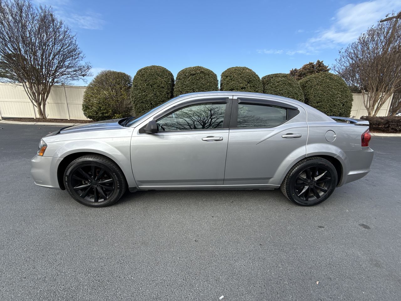 2014 Dodge Avenger SE's photo