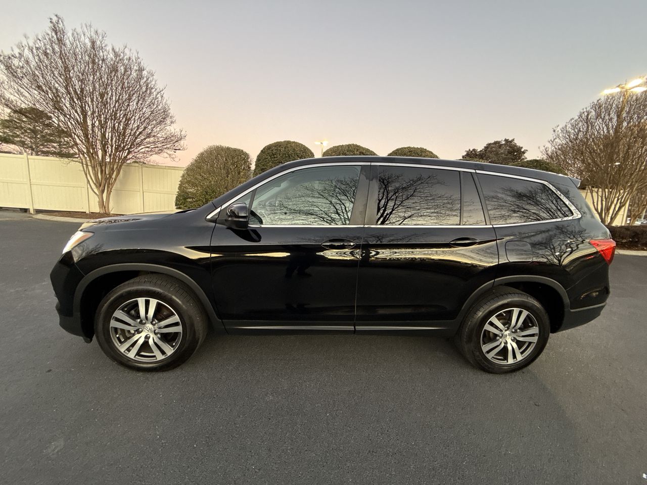 2017 Honda Pilot EX's photo