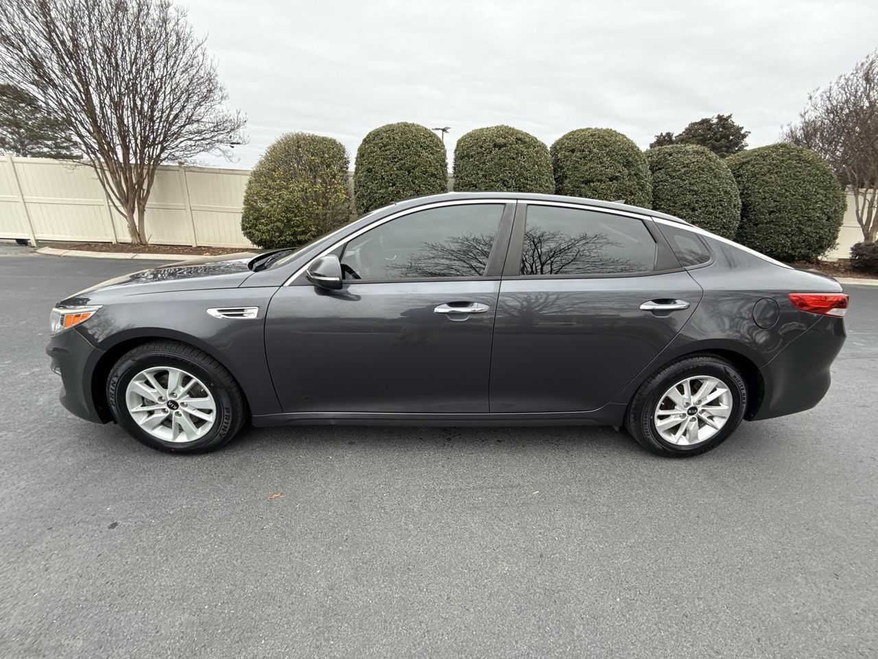 2017 Kia Optima LX's photo