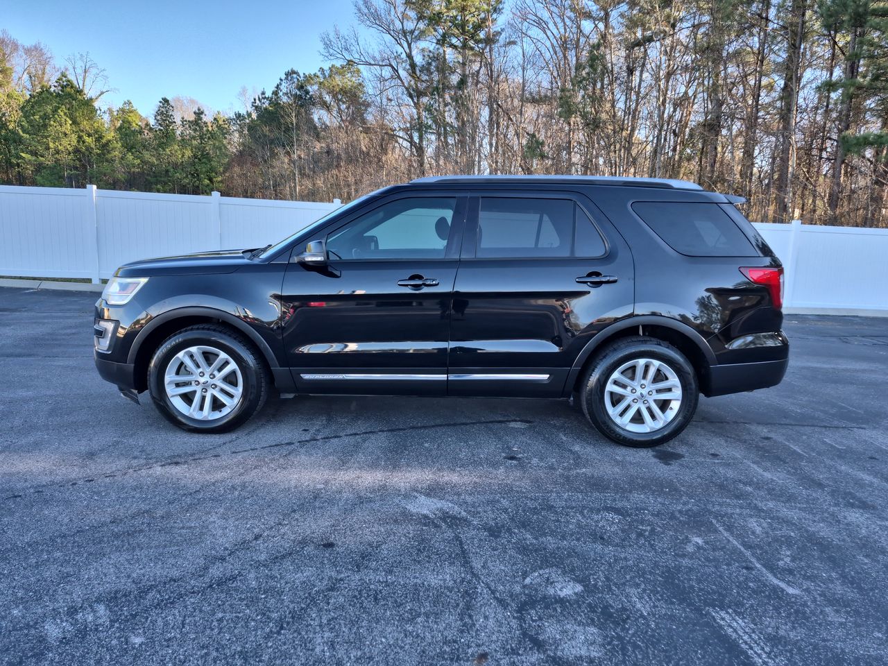 2017 Ford Explorer XLT's photo