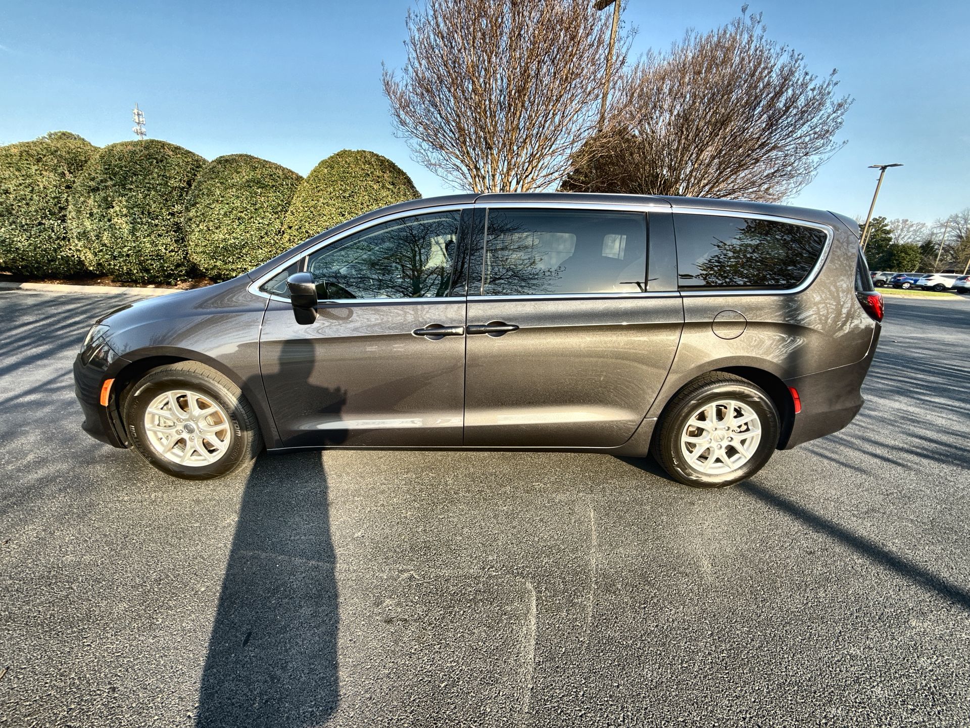2017 Chrysler Pacifica Touring's photo