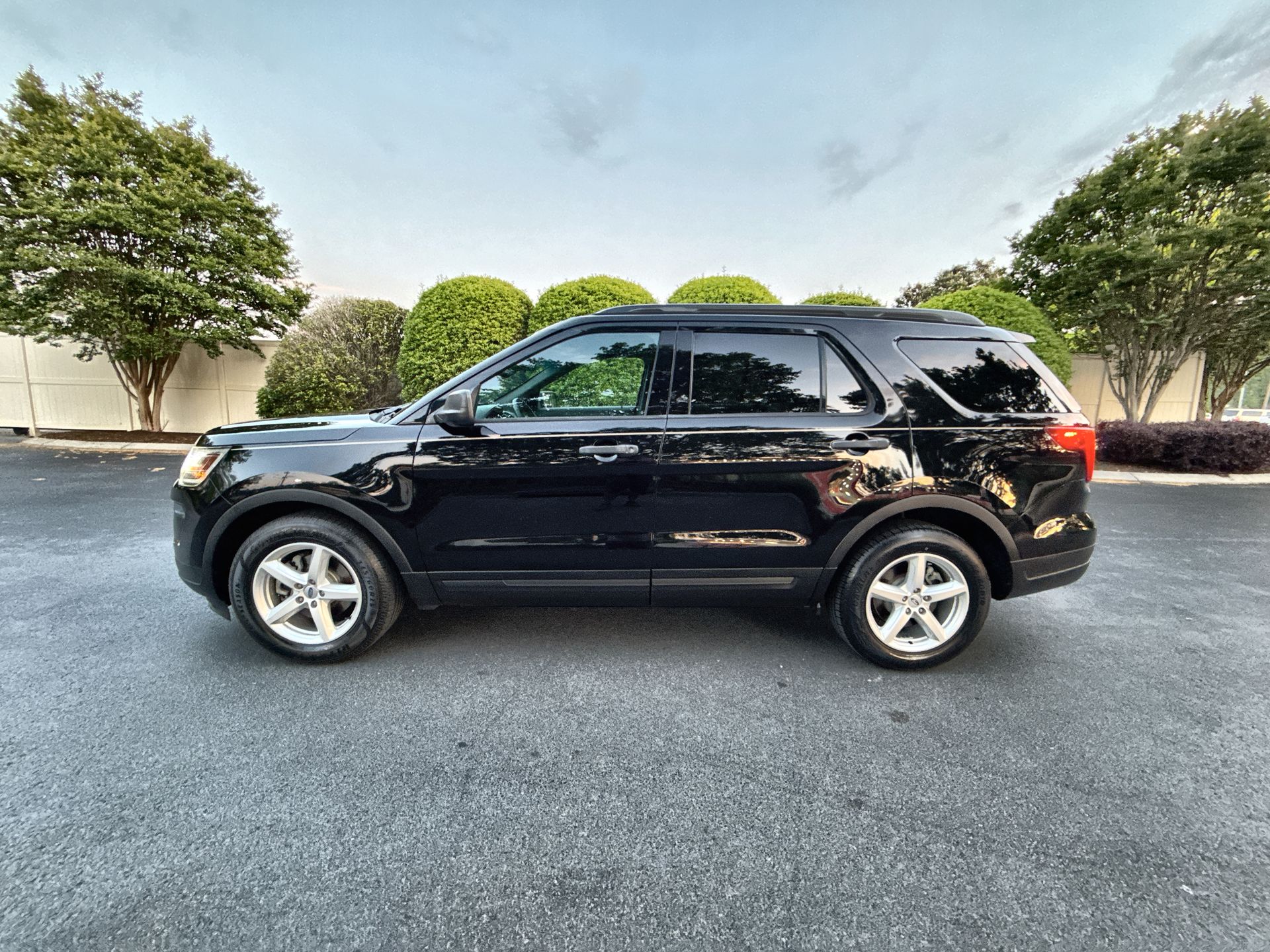 2018 Ford Explorer Base FWD's photo