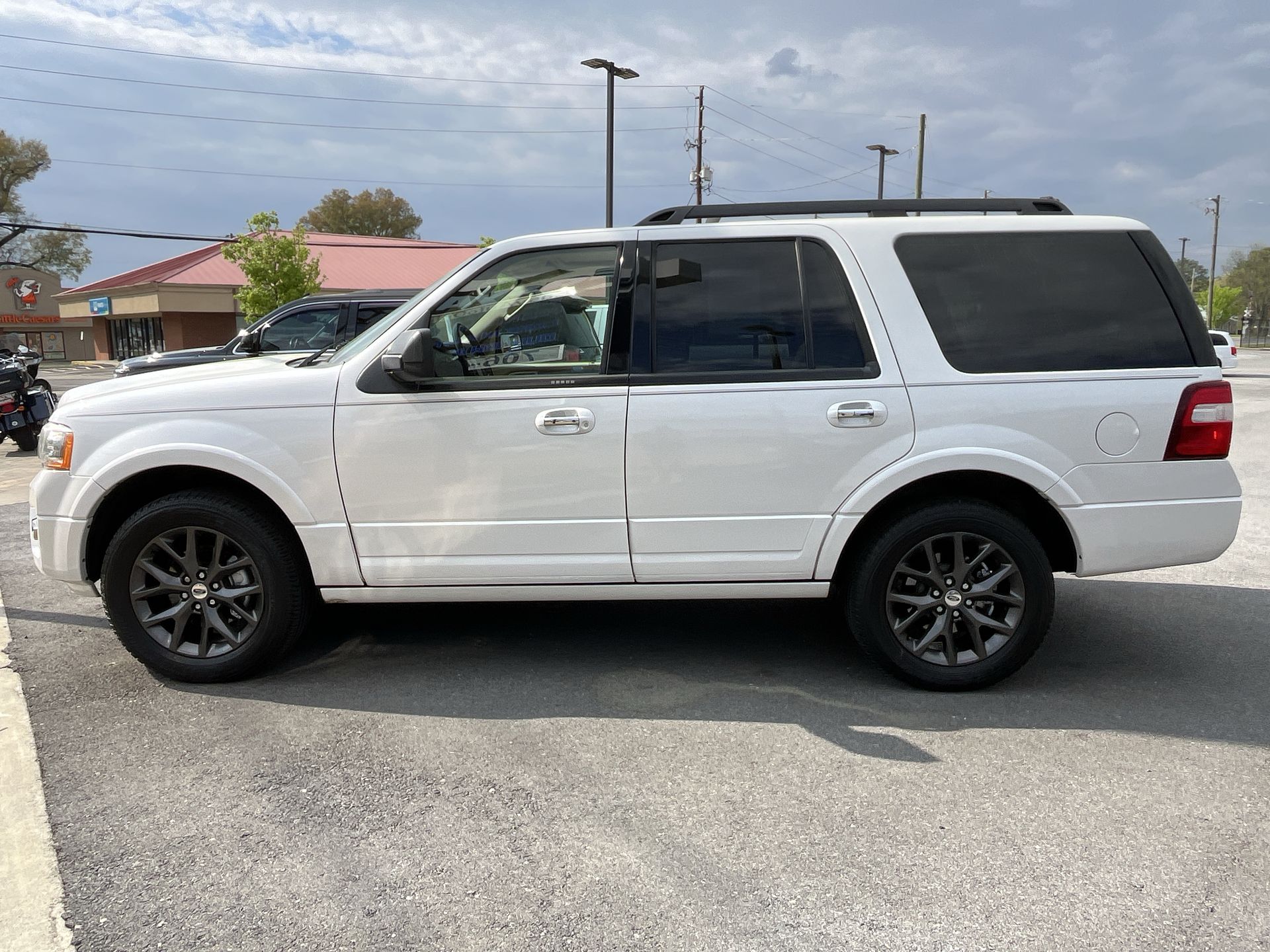 2017 Ford Expedition Limited's photo