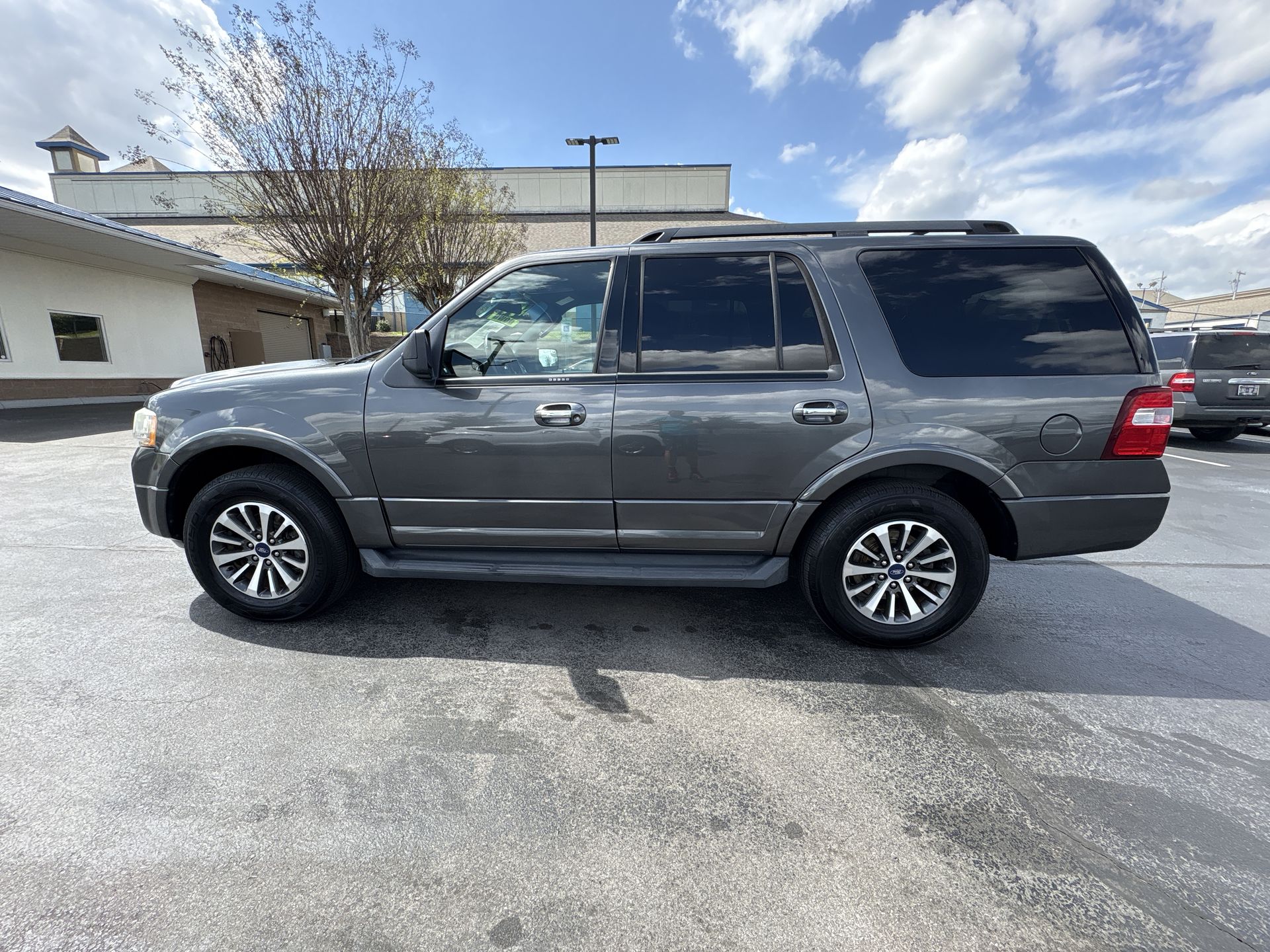 2016 Ford Expedition XLT's photo