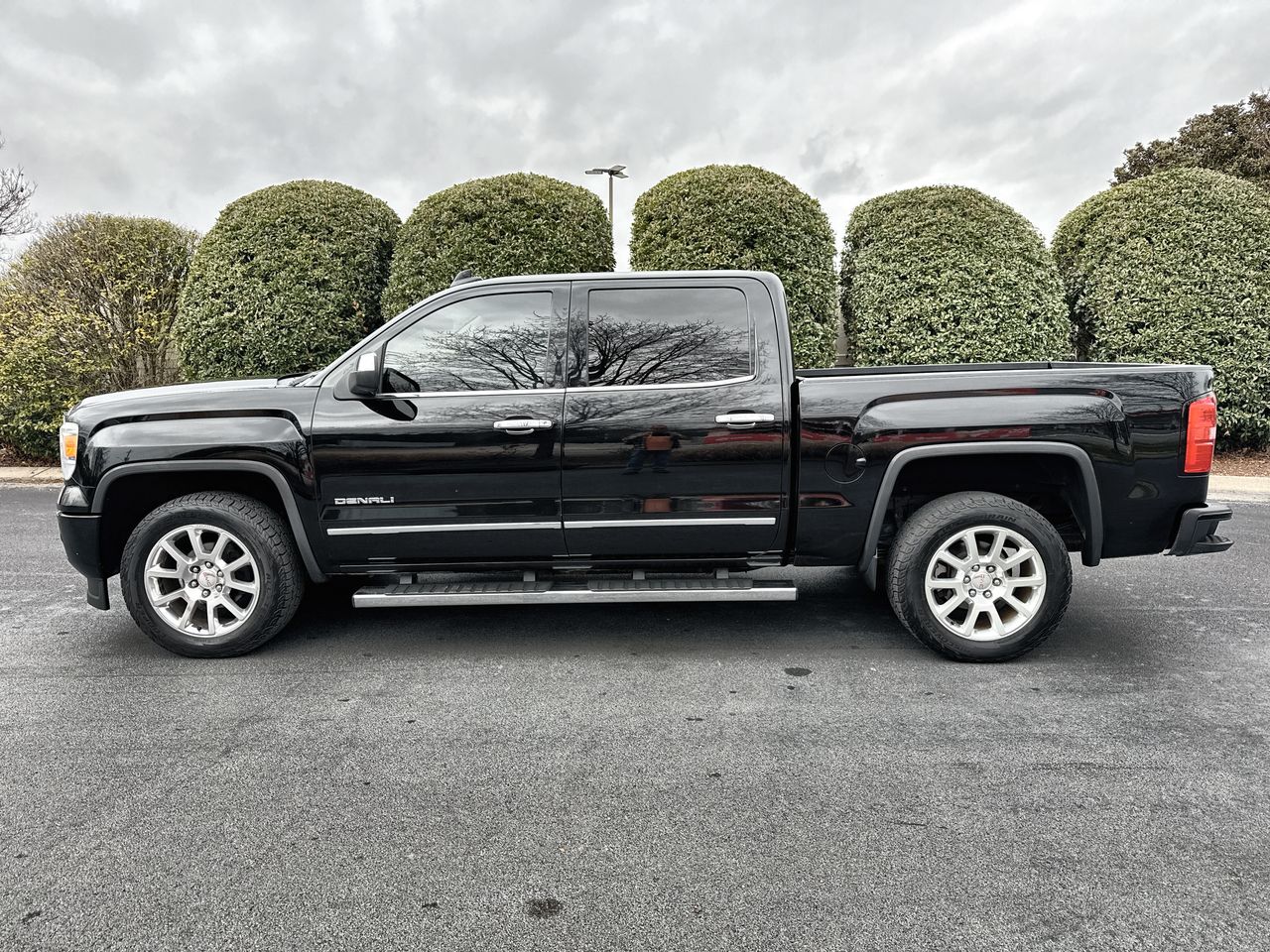 2015 GMC Sierra 4WD Crew Cab Short Box's photo