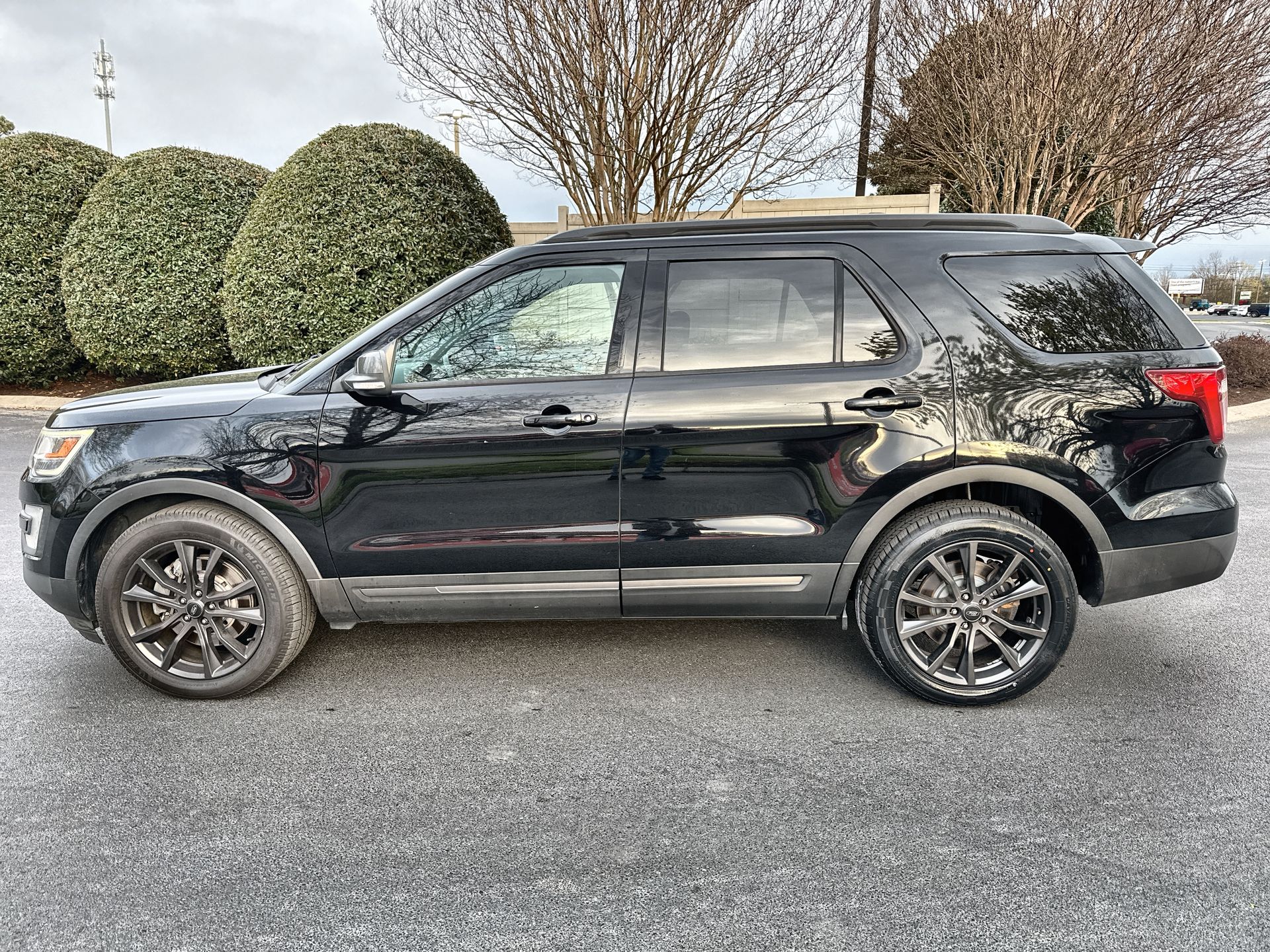 2017 Ford Explorer XLT 4WD's photo