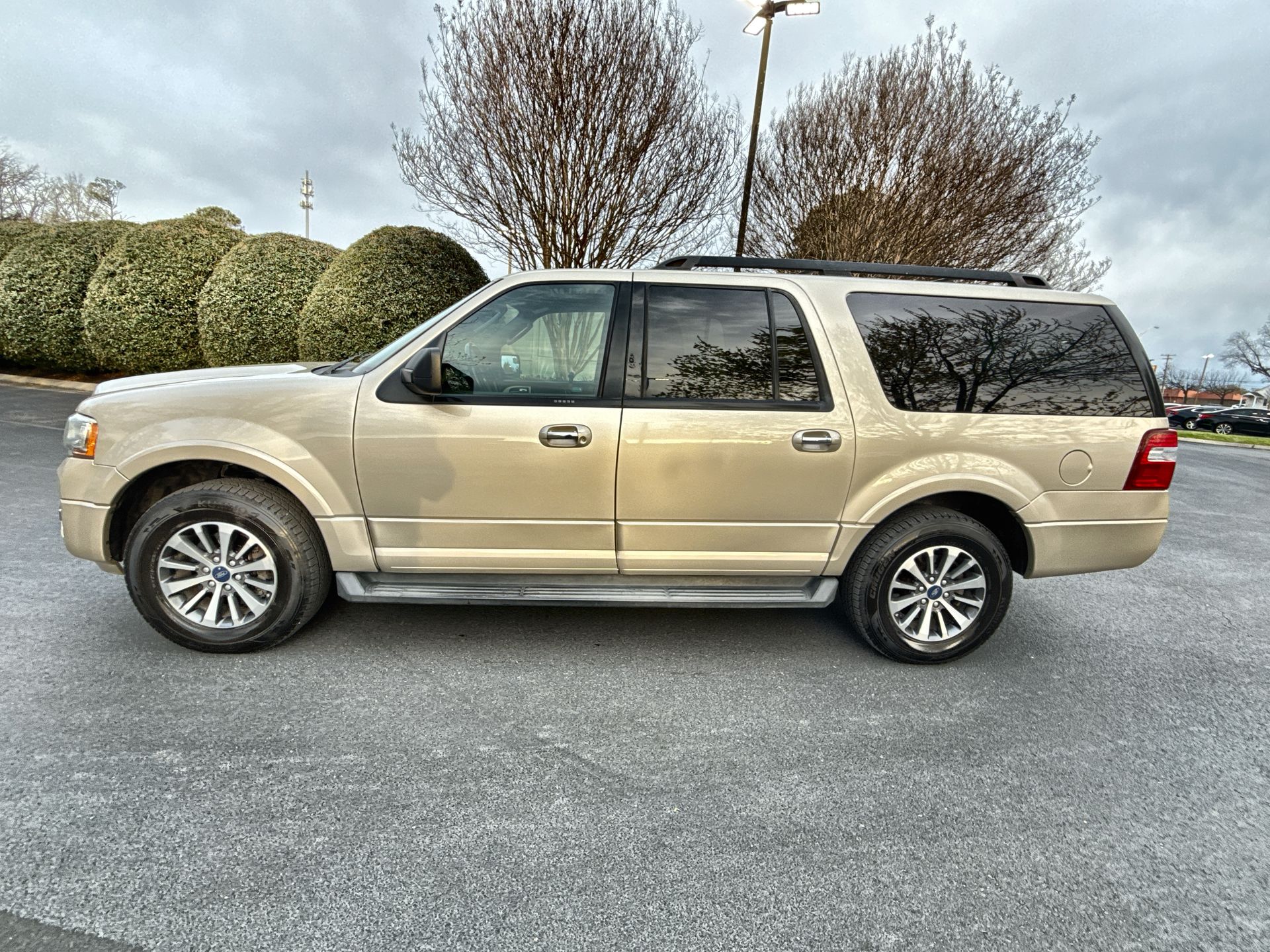 2017 Ford Expedition XLT EL's photo