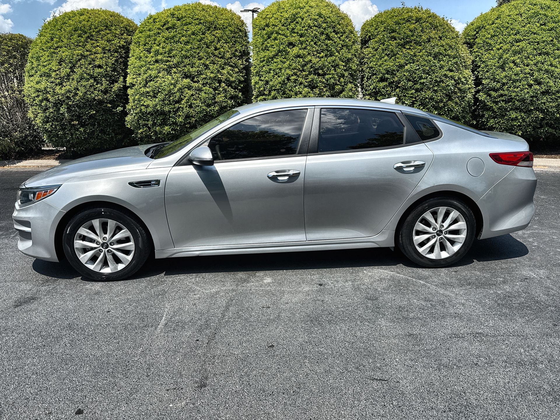 2017 Kia Optima LX AT's photo