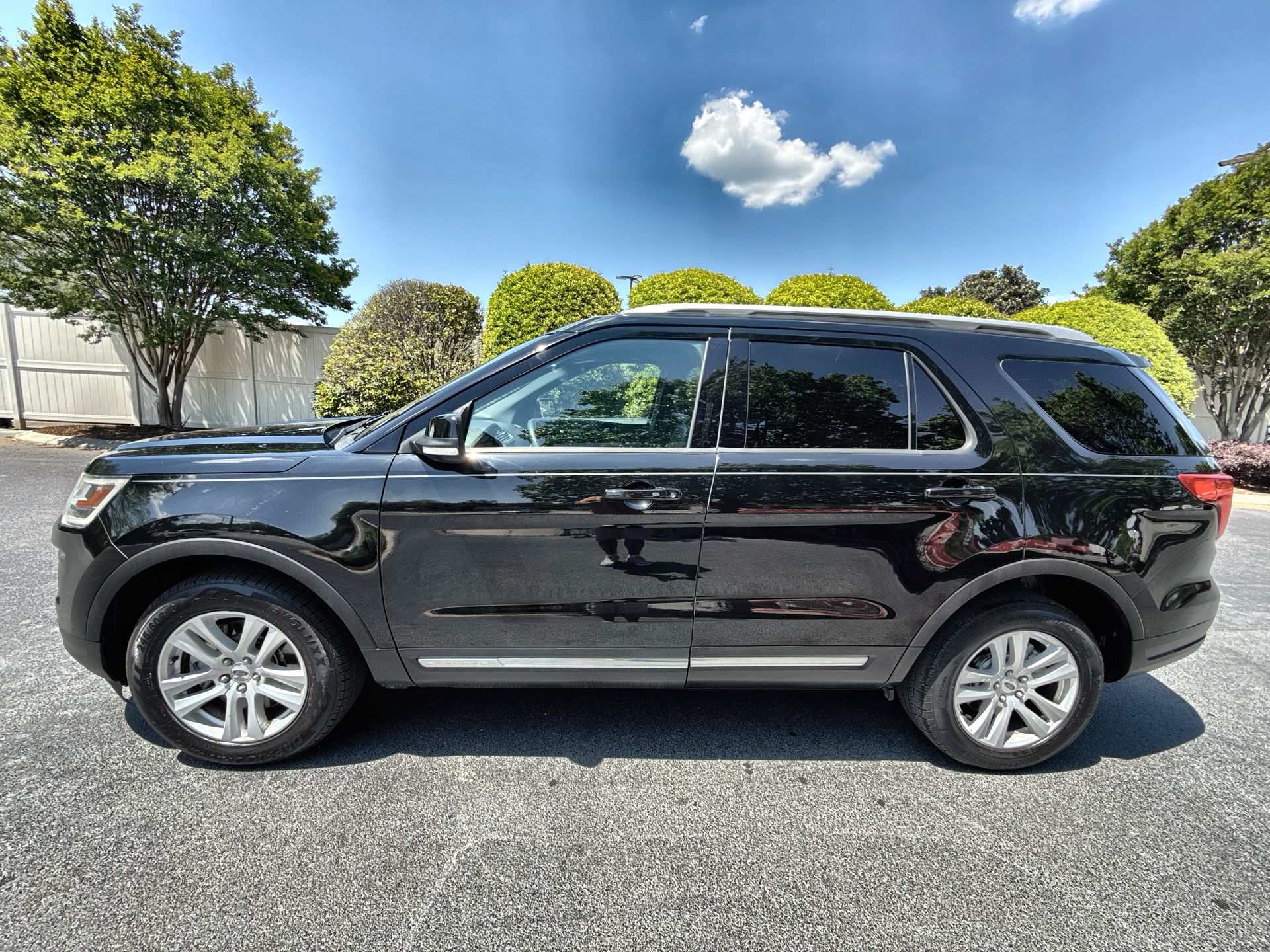 2018 Ford Explorer XLT 4WD's photo