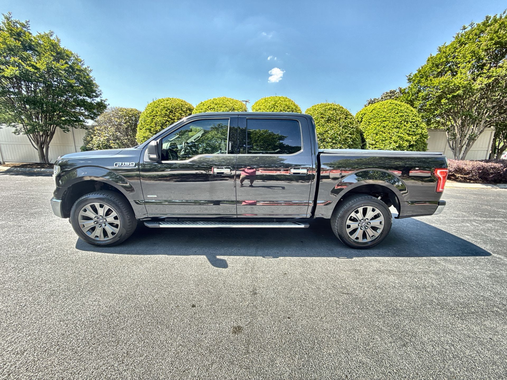 2015 Ford F-150 XLT SuperCrew 145-in's photo