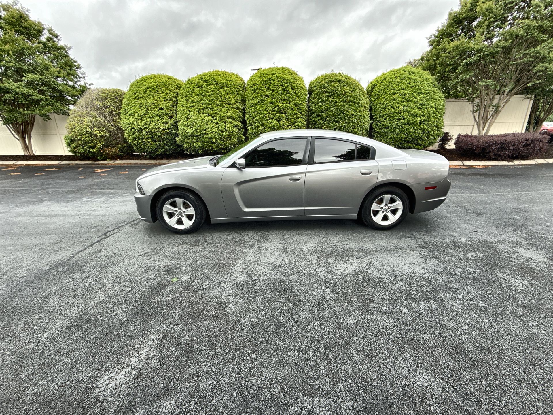 2013 Dodge Charger SE's photo