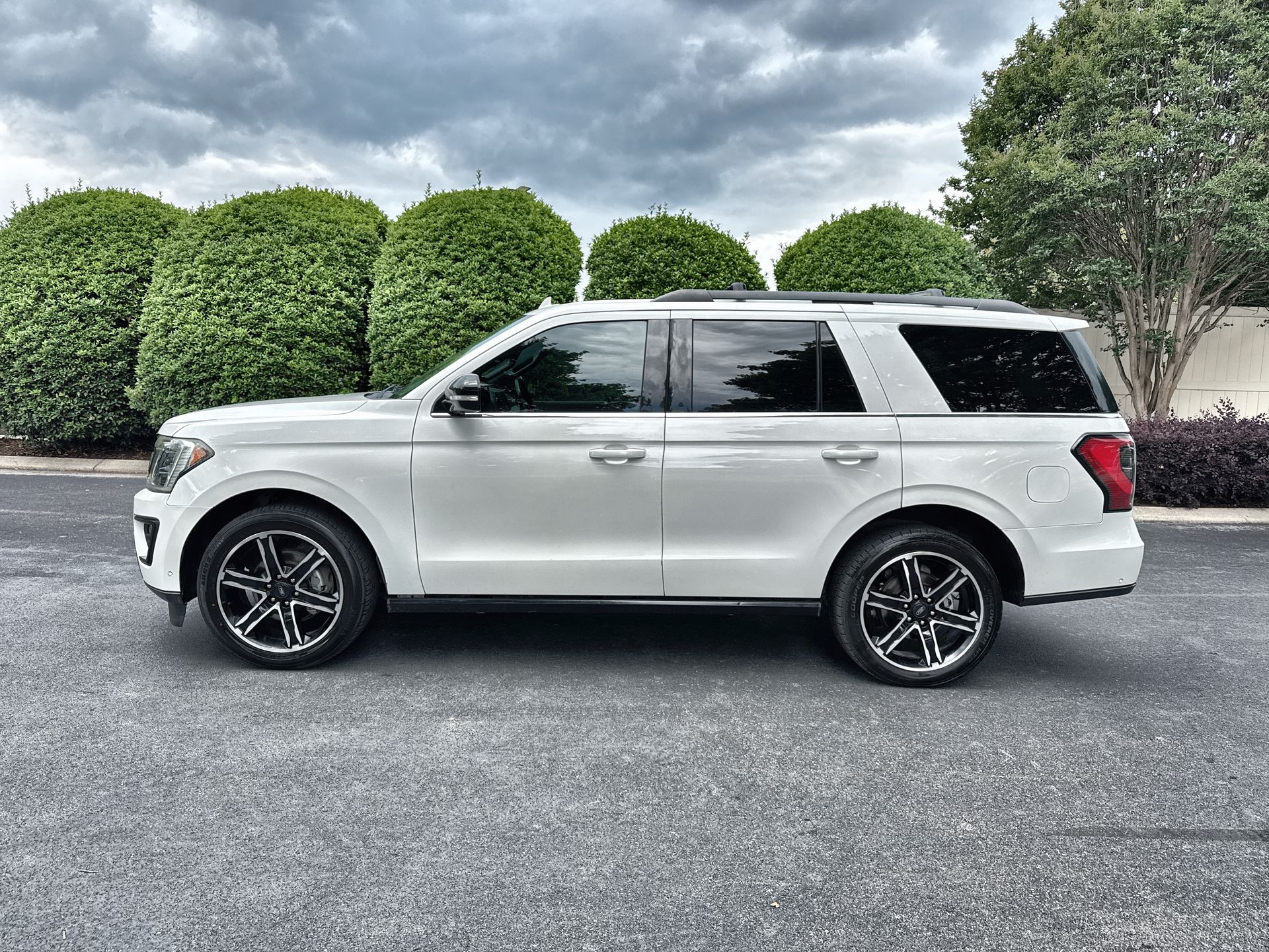 2020 Ford Expedition Limited's photo