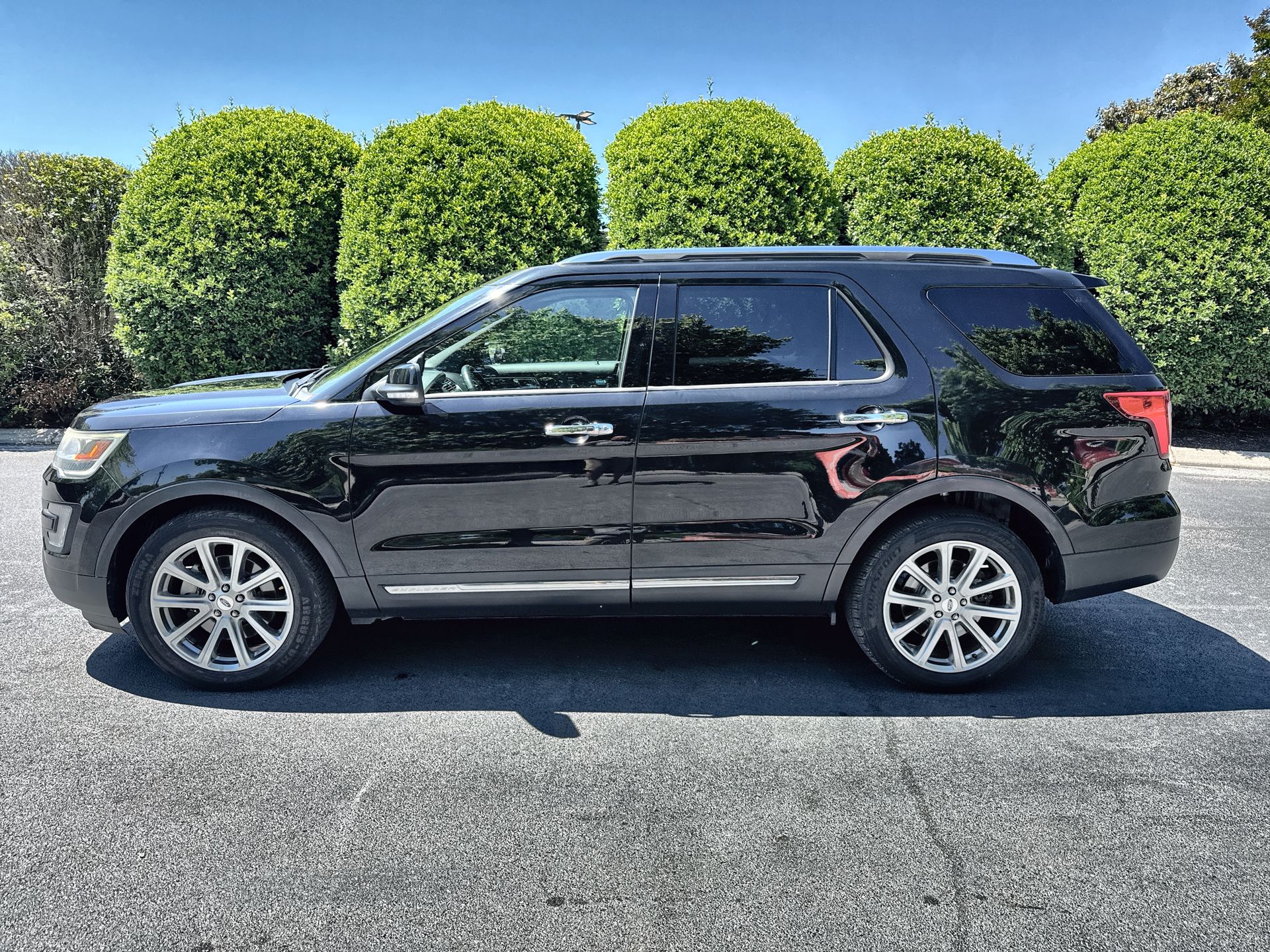 2017 Ford Explorer Limited FWD's photo