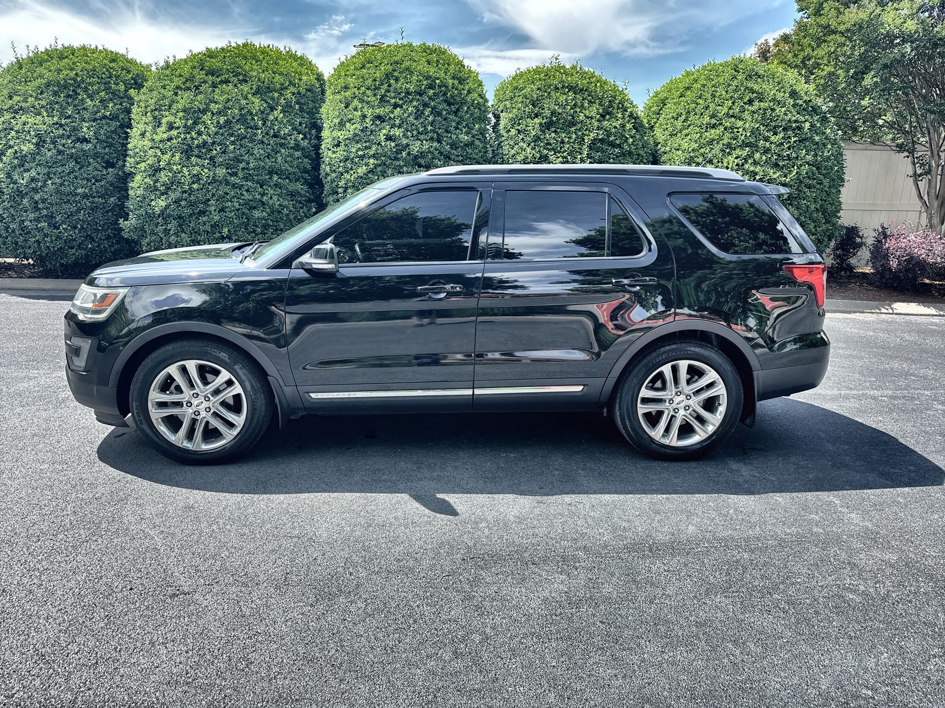 2017 Ford Explorer XLT FWD's photo