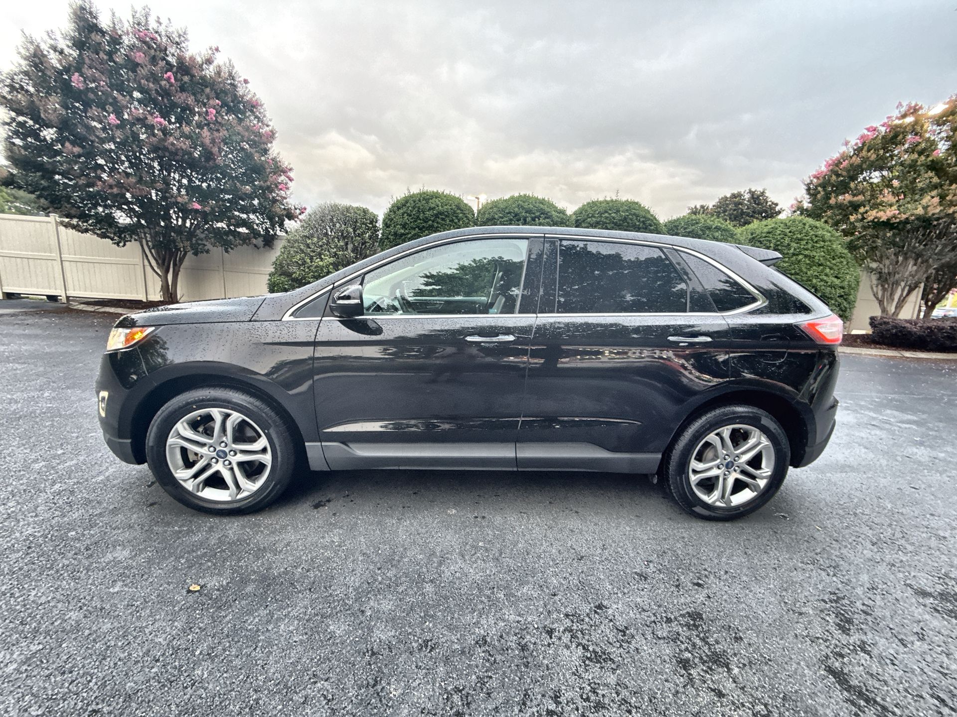 2017 Ford Edge Titanium's photo