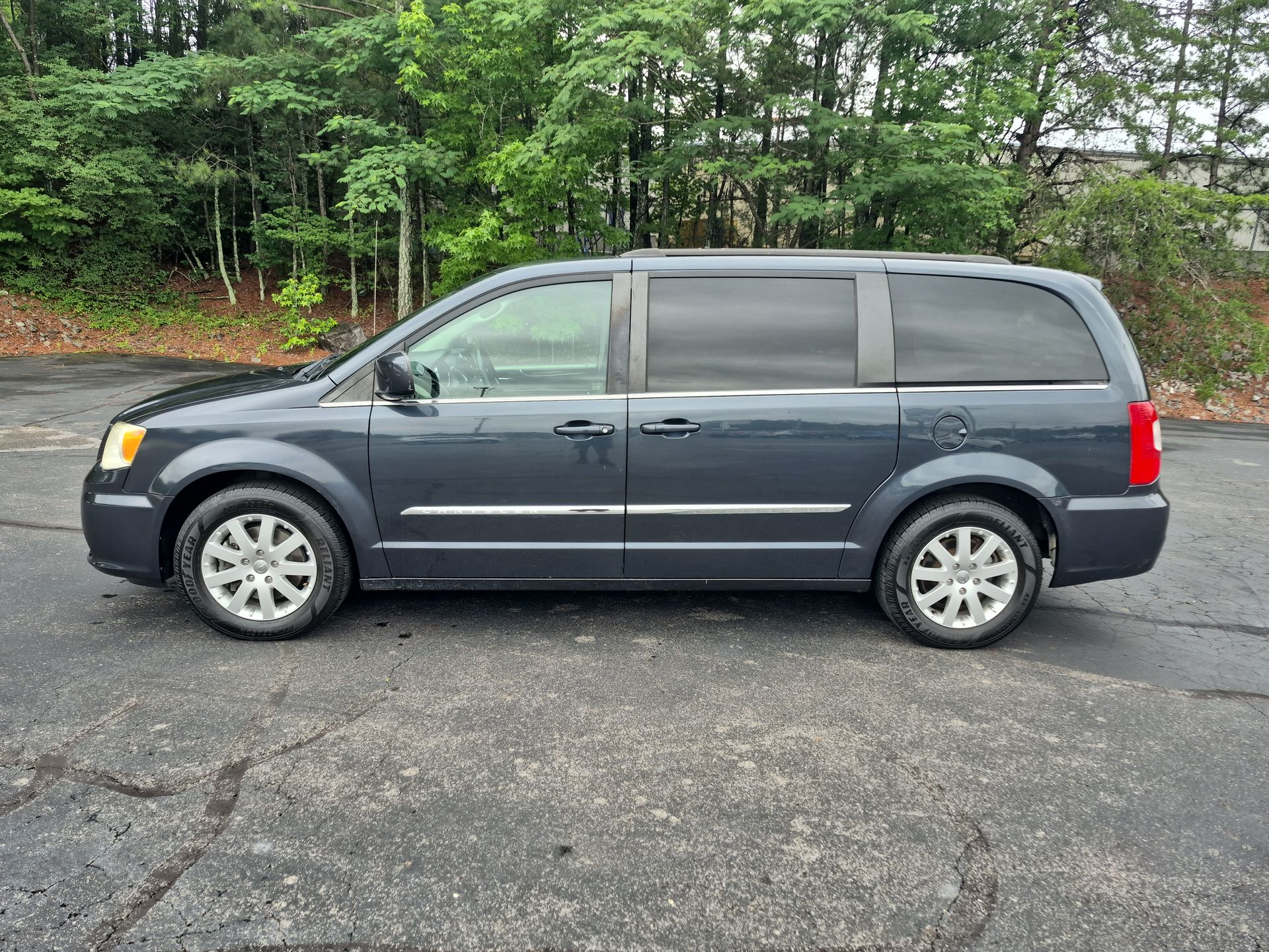 2014 Chrysler Town & Country Touring's photo