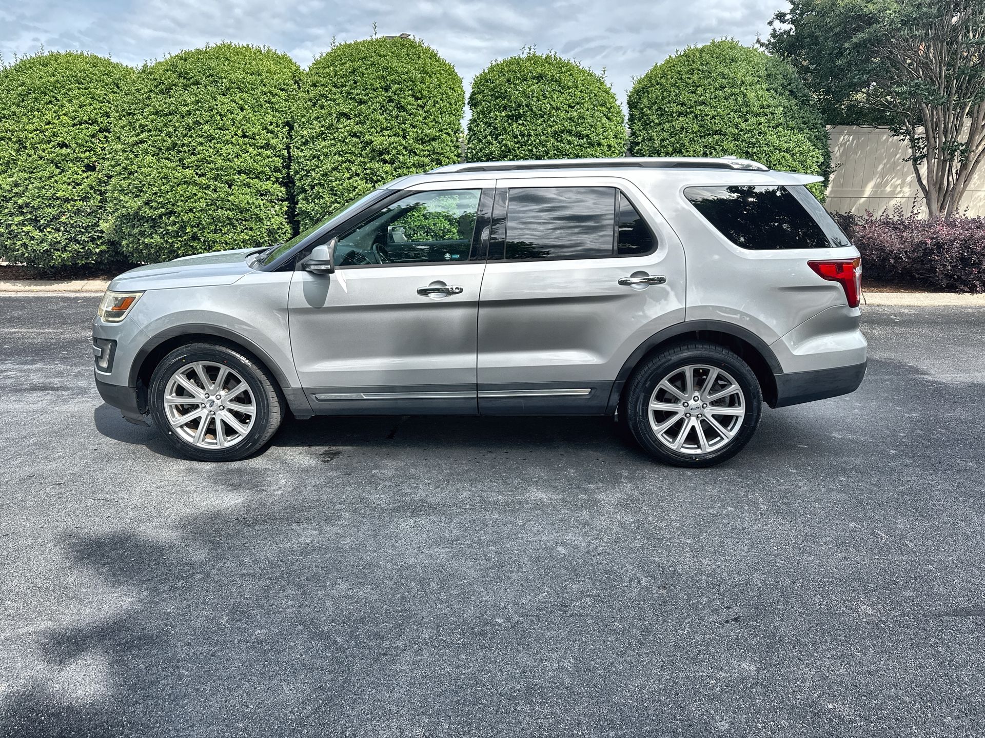 2017 Ford Explorer Limited FWD's photo