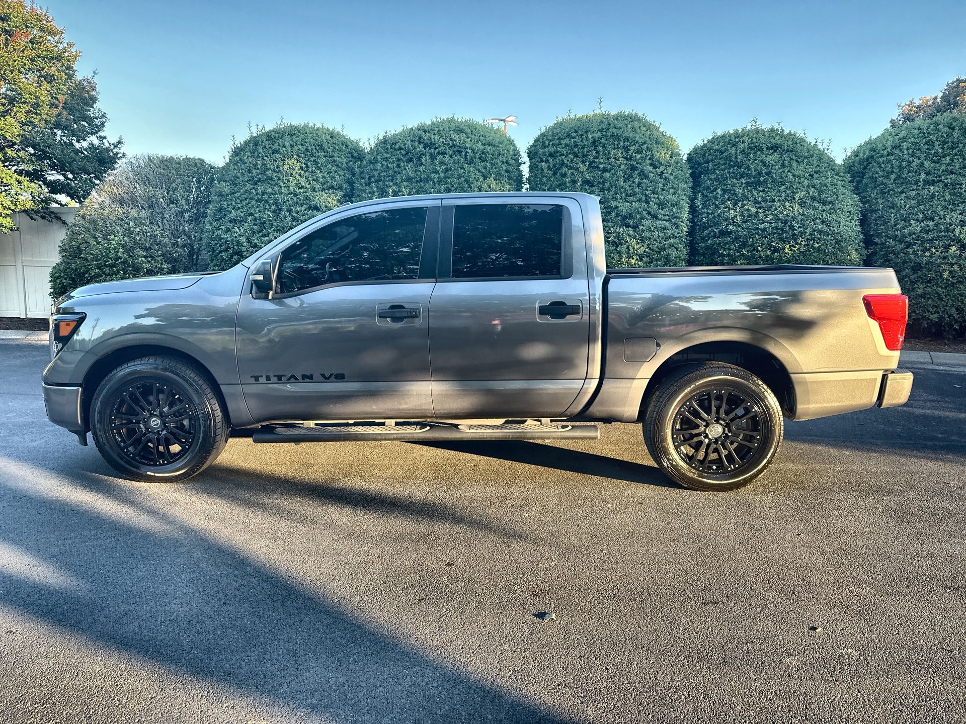 2019 Nissan Titan SV 4X4 Crew Cab's photo