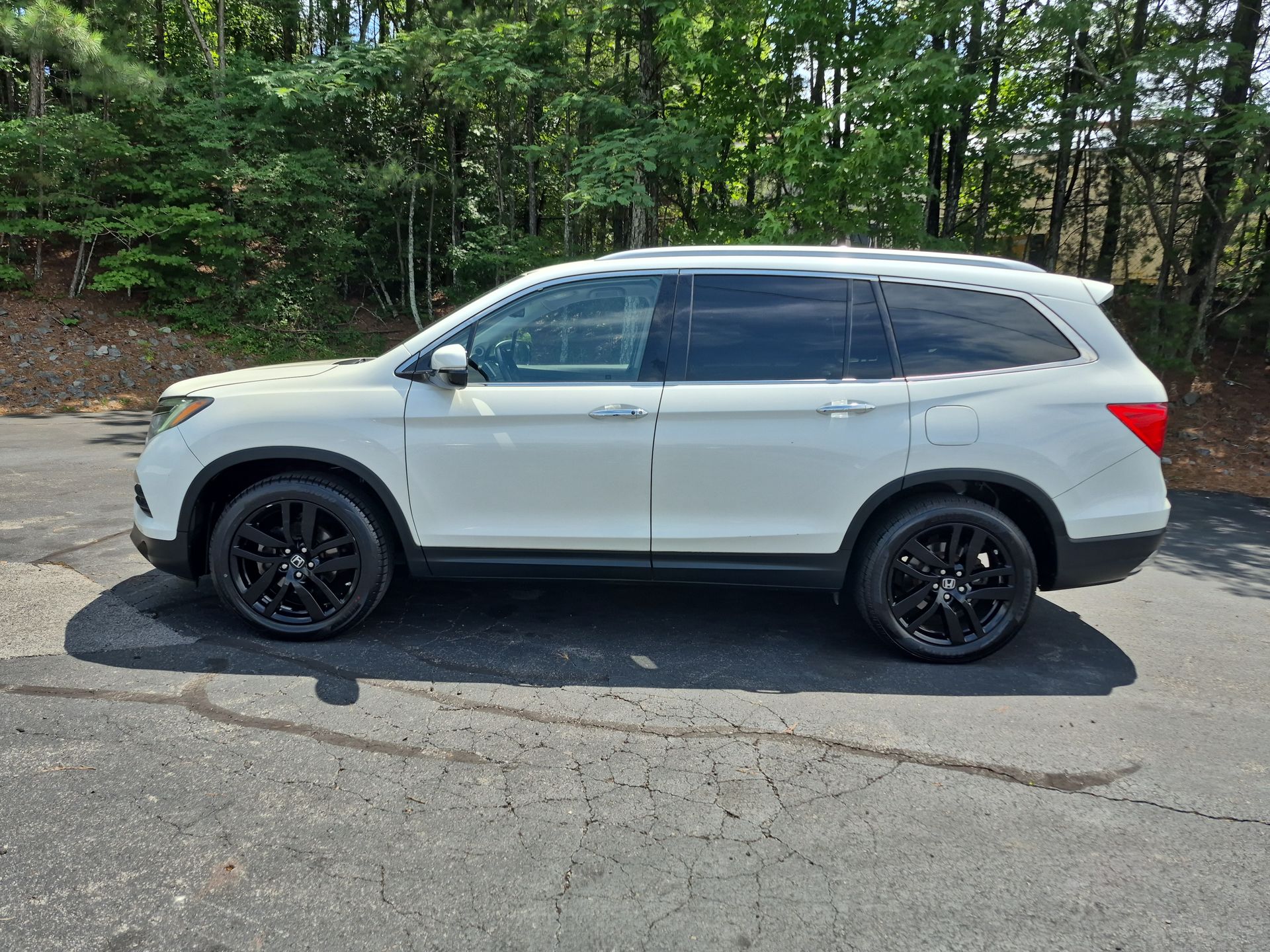 2017 Honda Pilot 4WD Elite's photo
