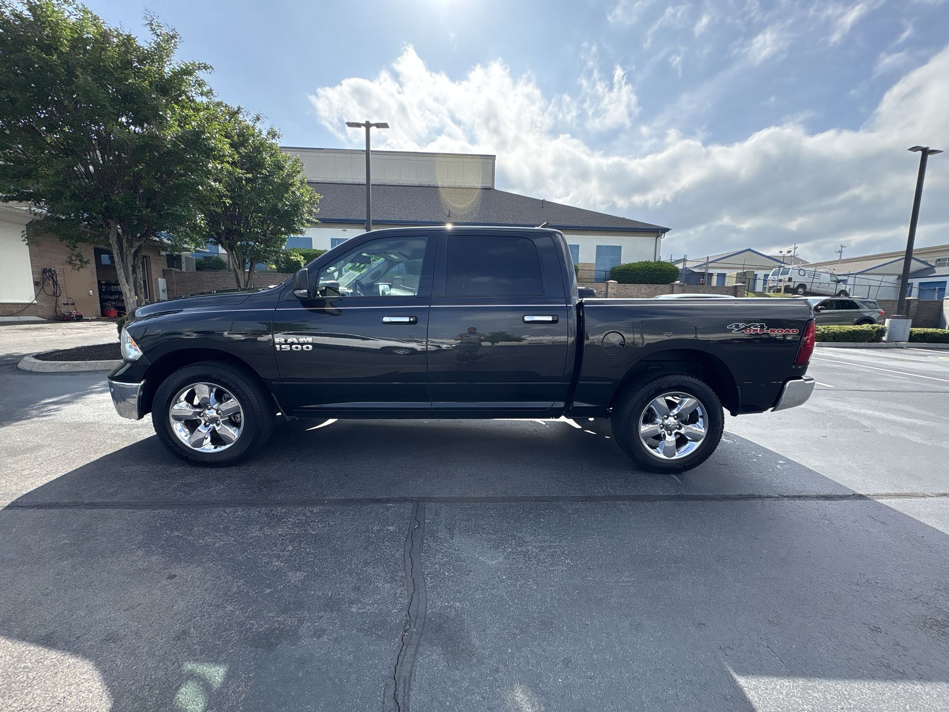 2017 RAM 1500 Big Horn 4x4 Crew Cab 5'7's photo