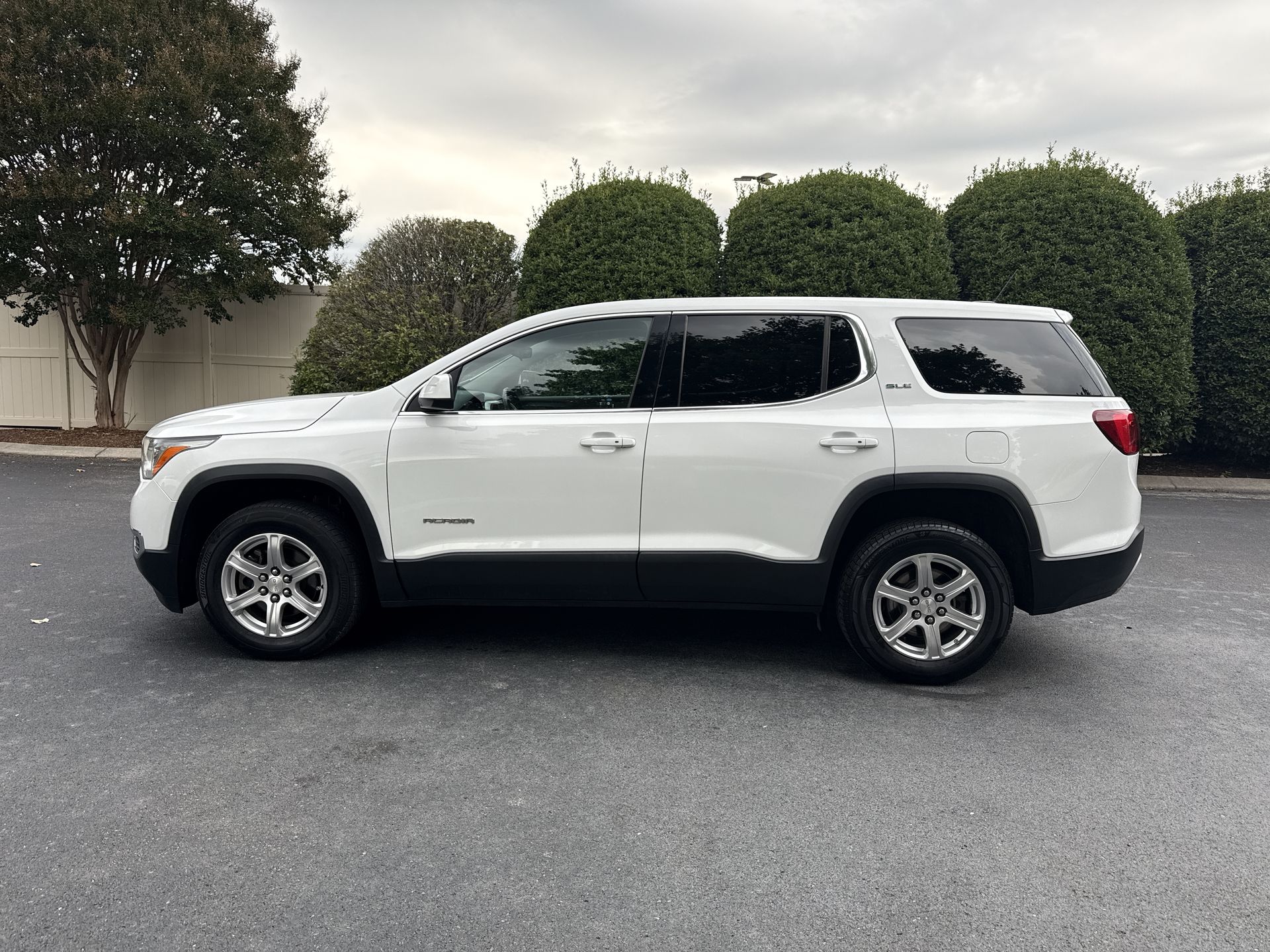 2019 GMC Acadia SLE-1