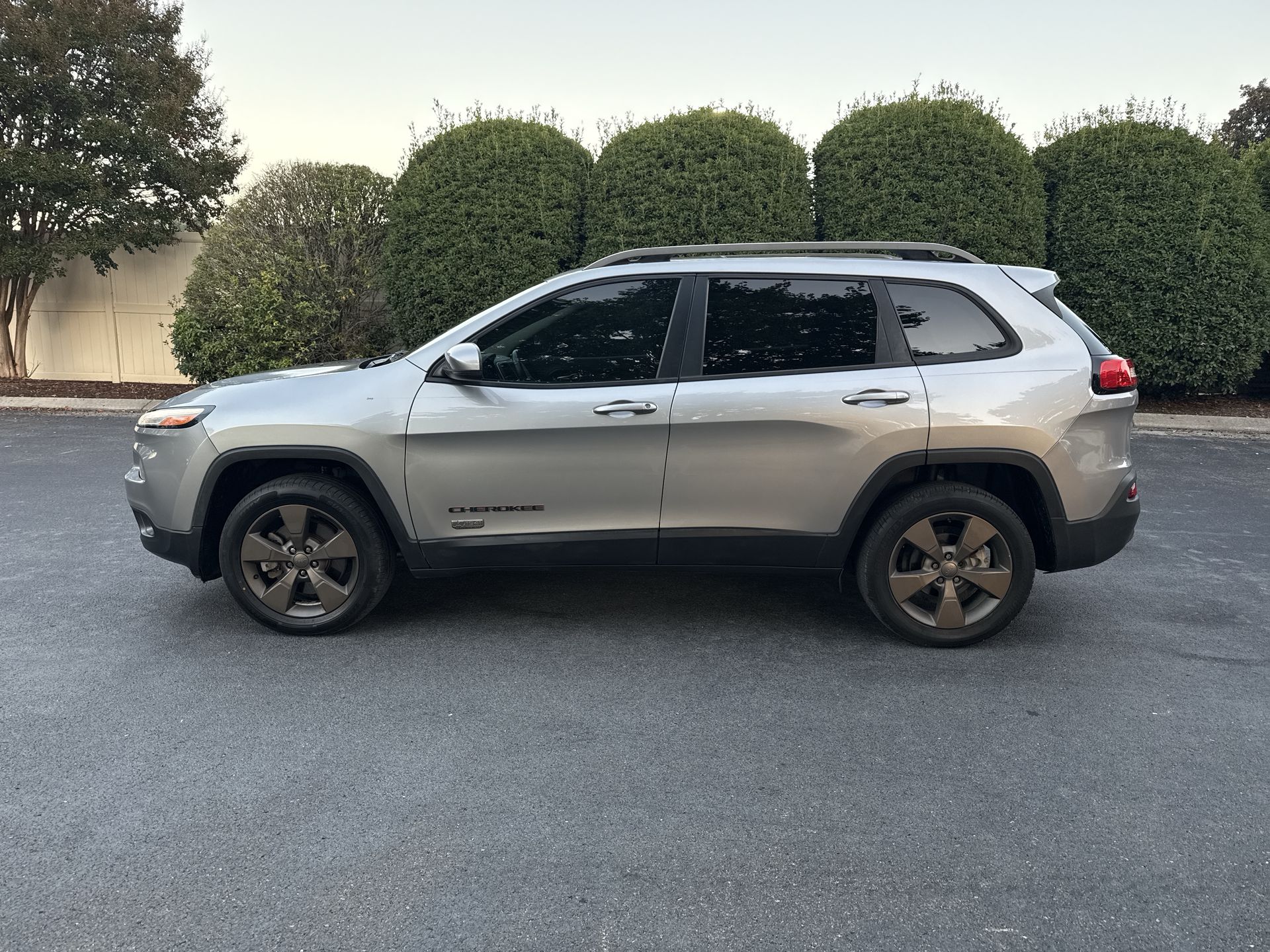 2016 Jeep Cherokee 75th Anniversary